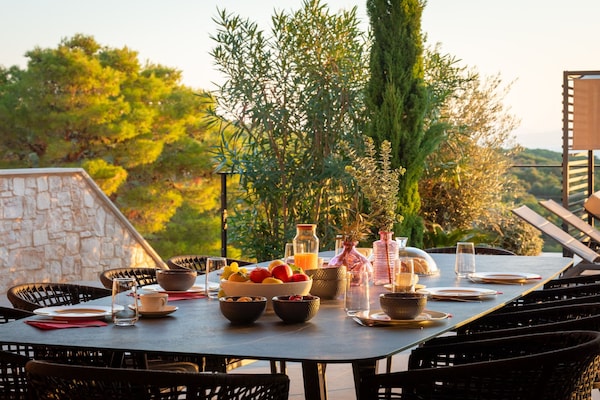 Foto van Breathtaking Villa Vis Five Bedroom Villa with the Pool - View