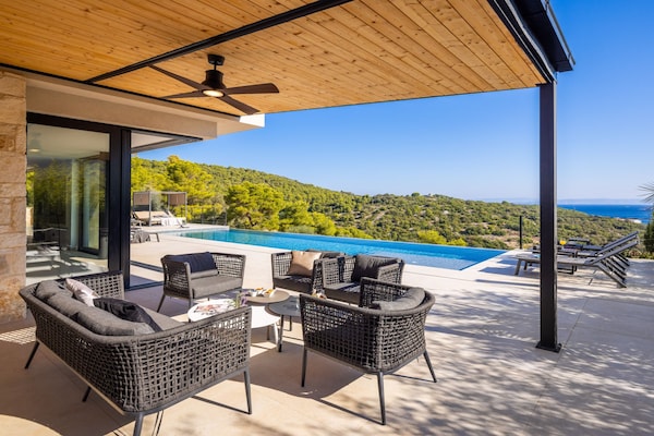 Foto van Breathtaking Villa Vis Five Bedroom Villa with the Pool - View