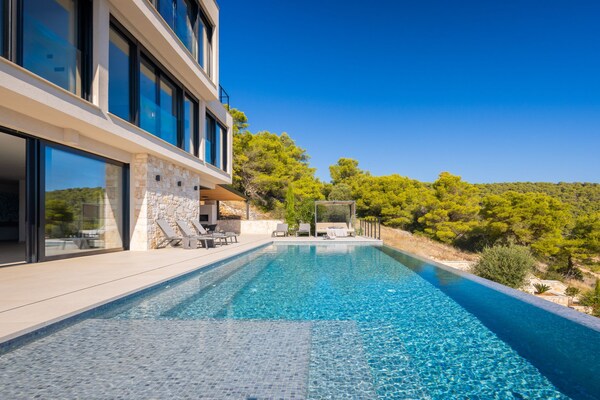 Foto van Breathtaking Villa Vis Five Bedroom Villa with the Pool - View