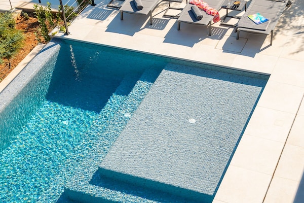 Foto van Breathtaking Villa Vis Five Bedroom Villa with the Pool - View