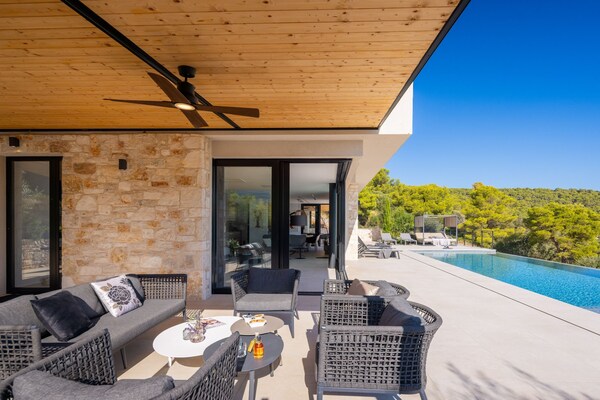 Foto van Breathtaking Villa Vis Five Bedroom Villa with the Pool - View