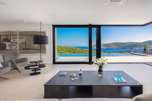 Foto van Breathtaking Villa Vis Five Bedroom Villa with the Pool - LivingRoom
