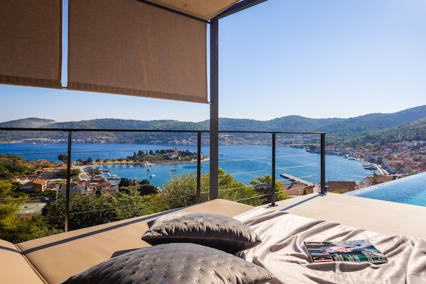Foto van Breathtaking Villa Vis Five Bedroom Villa with the Pool - View