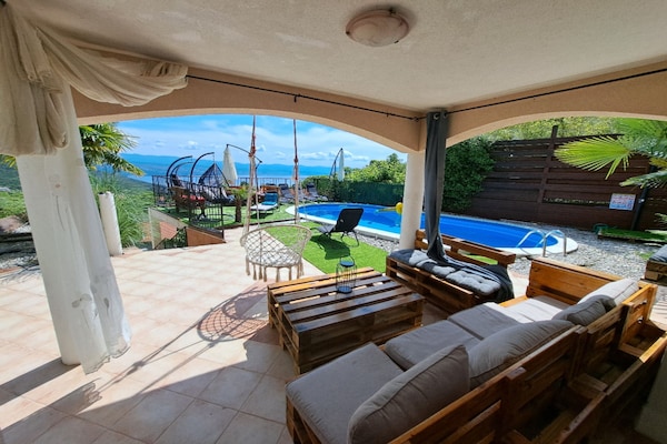 Foto van Beautiful Unique Family Villa Emily - Five Bedroom Holiday Home With Pool - Outdoor