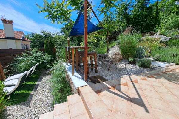 Foto van Beautiful Unique Family Villa Emily - Five Bedroom Holiday Home With Pool - Outdoor