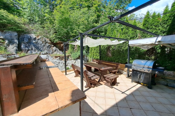 Foto van Beautiful Unique Family Villa Emily - Five Bedroom Holiday Home With Pool - Outdoor