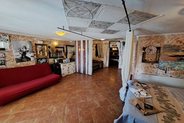 Foto van Beautiful Unique Family Villa Emily - Five Bedroom Holiday Home With Pool - LivingRoom