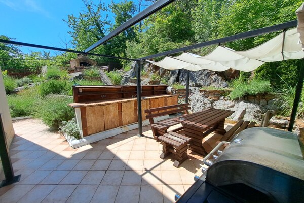 Foto van Beautiful Unique Family Villa Emily - Five Bedroom Holiday Home With Pool - Outdoor