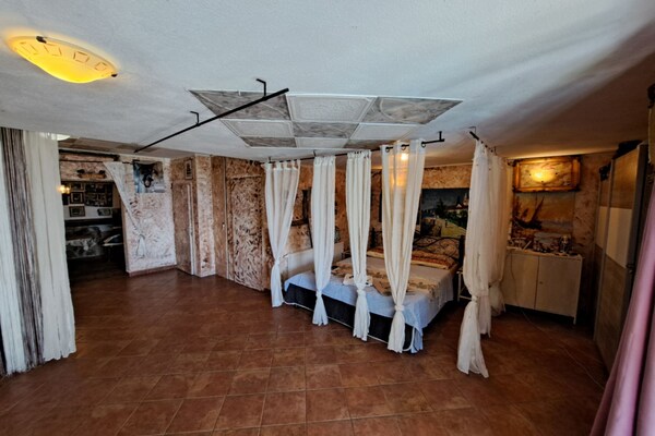 Foto van Beautiful Unique Family Villa Emily - Five Bedroom Holiday Home With Pool - BedRoom