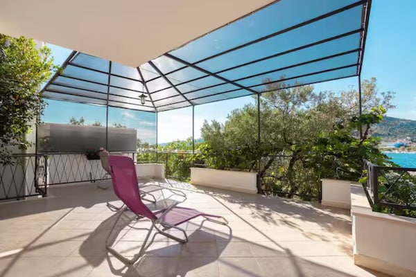 Foto van Blue Magic Apartment - Two Bedroom Apartment with Sea View and Terrace - Terrace