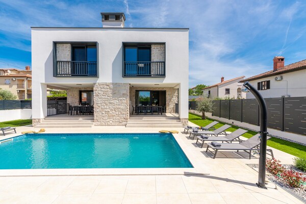 Foto van Vrijstaande vakantiewoning voor 6 personen - Vakantiehuis in Novigrad - PoolOfHouse