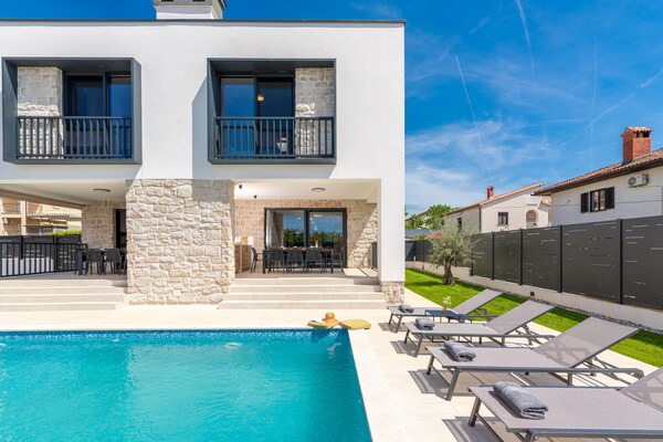 Foto van Vrijstaande vakantiewoning voor 6 personen - Vakantiehuis in Novigrad - PoolOfHouse