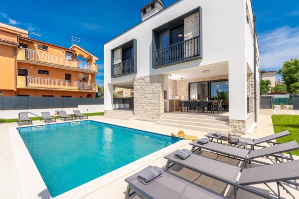 Foto van Vrijstaande vakantiewoning voor 6 personen - Vakantiehuis in Novigrad - PoolOfHouse