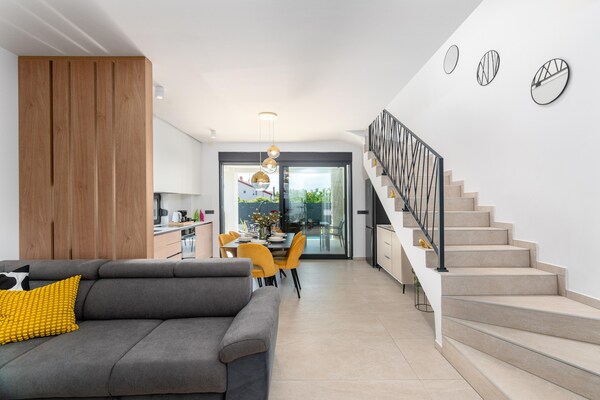 Foto van Vrijstaande vakantiewoning voor 6 personen - Vakantiehuis in Novigrad - LivingRoom