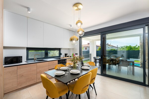 Foto van Vrijstaande vakantiewoning voor 6 personen - Vakantiehuis in Novigrad - DiningRoom