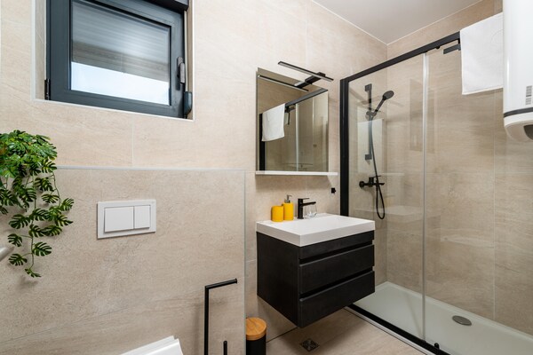 Foto van Vrijstaande vakantiewoning voor 6 personen - Vakantiehuis in Novigrad - BathRoom