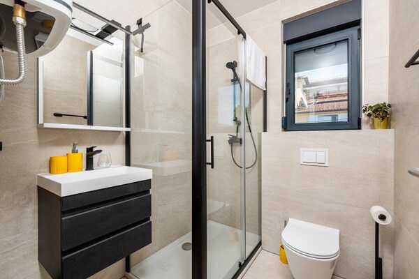 Foto van Vrijstaande vakantiewoning voor 6 personen - Vakantiehuis in Novigrad - BathRoom