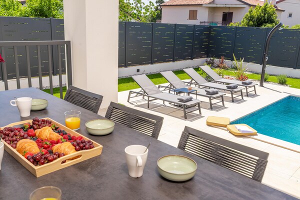 Foto van Vrijstaande vakantiewoning voor 6 personen - Vakantiehuis in Novigrad - TerraceBalcony