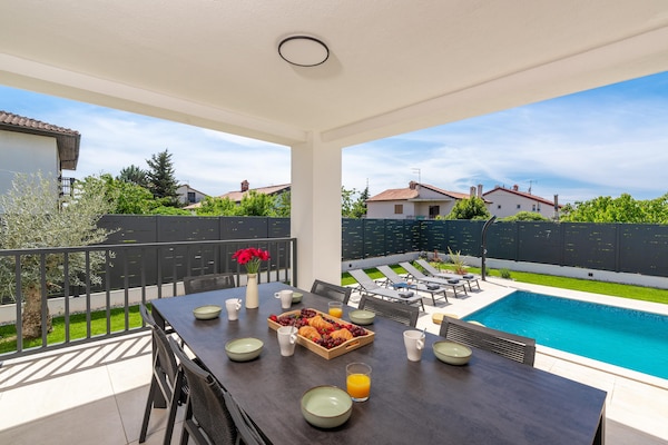 Foto van Vrijstaande vakantiewoning voor 6 personen - Vakantiehuis in Novigrad - TerraceBalcony