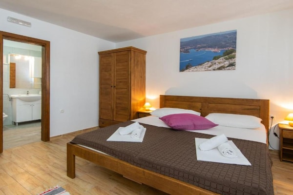 Foto van Beautiful Villa Anita - Four Bedroom Villa with Outdoor Swimming Pool - BedRoom