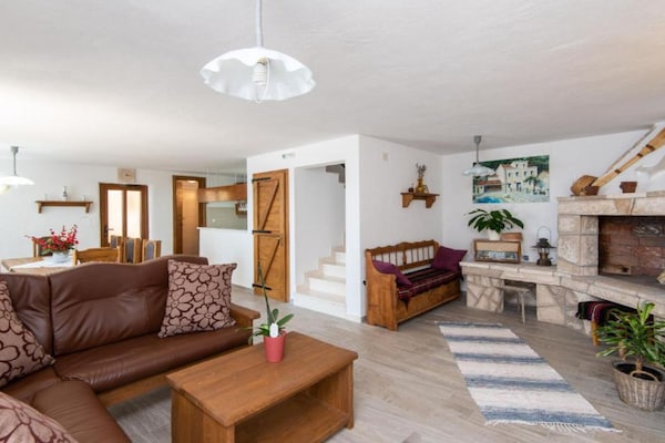 Foto van Beautiful Villa Anita - Four Bedroom Villa with Outdoor Swimming Pool - LivingRoom