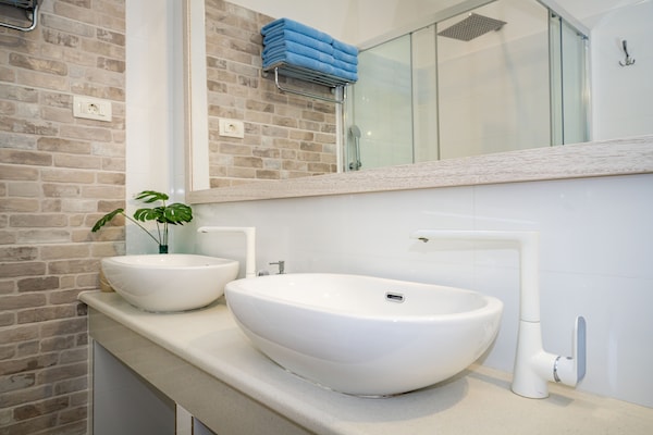 Foto van Charmant appartement vlakbij de zee, Silo - Vakantiehuis in Peracko Blato - BathRoom