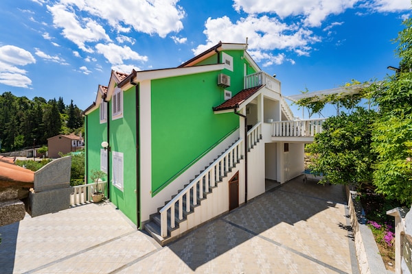 Foto van Charmant appartement vlakbij de zee, Silo - Vakantiehuis in Peracko Blato - TerraceBalcony