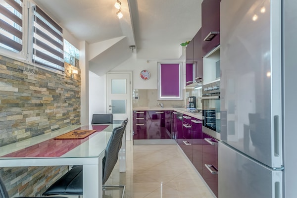 Foto van Vakantiehuis in Arbanija met zeezicht - Vakantiehuis in Trogir - Arbanija - DiningRoom