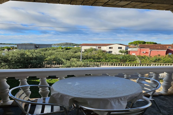 Foto van Studio in Tribunj bij Zee en Strand - Vakantiehuis in Tribunj - TerraceBalcony