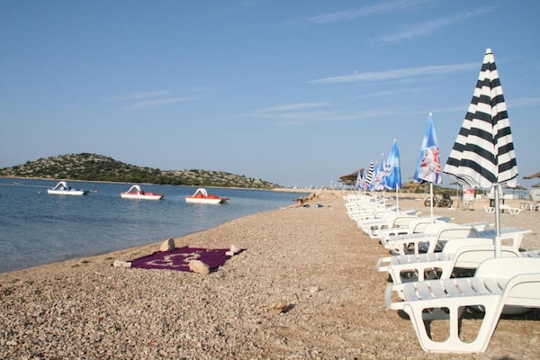 Foto van Studio in Tribunj bij Zee en Strand - Vakantiehuis in Tribunj - AreaSummer20KM