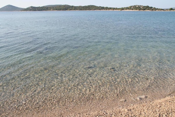 Foto van Studio in Tribunj bij Zee en Strand - Vakantiehuis in Tribunj - AreaSummer20KM