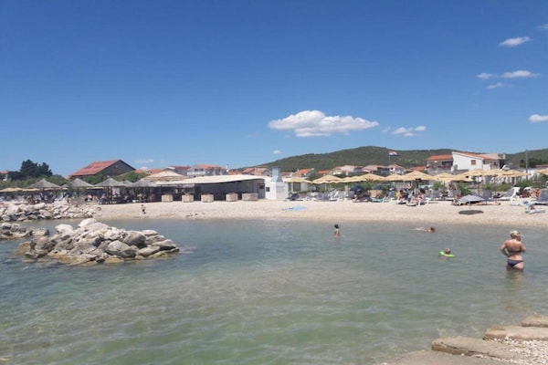 Foto van Studio in Tribunj bij Zee en Strand - Vakantiehuis in Tribunj - AreaSummer20KM