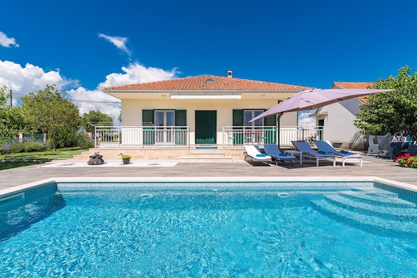 Foto van Villa bij Krka met privézwembad - Vakantiehuis in Danilo Kraljice - ExteriorSummer