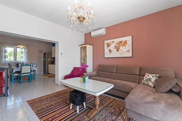 Foto van Villa bij Krka met privézwembad - Vakantiehuis in Danilo Kraljice - LivingRoom