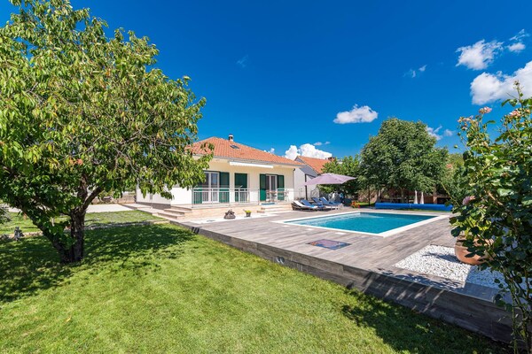 Foto van Villa bij Krka met privézwembad - Vakantiehuis in Danilo Kraljice - GardenSummer