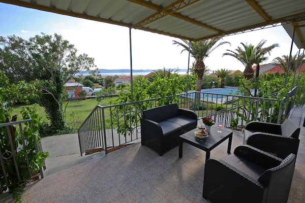 Foto van Vakantiehuis in Bibinje vlakbij het strand - Vakantiehuis in Bibinje - TerraceBalcony