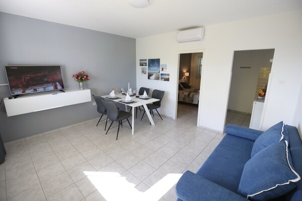 Foto van Vakantiehuis in Bibinje vlakbij het strand - Vakantiehuis in Bibinje - LivingRoom