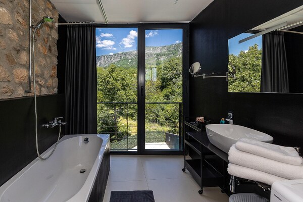 Foto van Modern vakantiehuis in Grizane met privézwembad - Vakantiehuis in Grizane - BathRoom