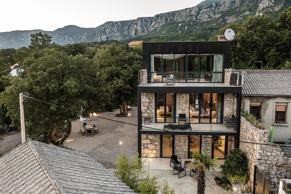 Foto van Modern vakantiehuis in Grizane met privézwembad - Vakantiehuis in Grizane - ViewSummer