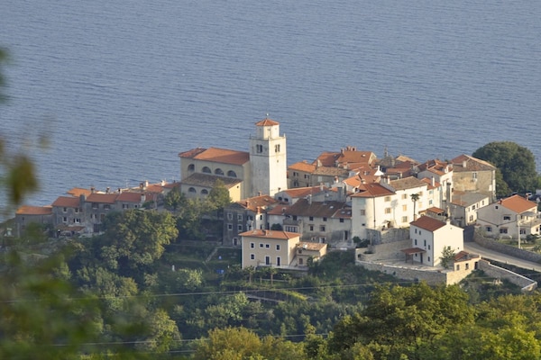 Foto van Blokhut met 6 slaapkamers - Vakantiehuis in Moscenicka Draga - Untagged