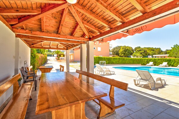Foto van Stacaravan in Banjole bij Strand - Vakantiehuis in Banjole - TerraceBalcony