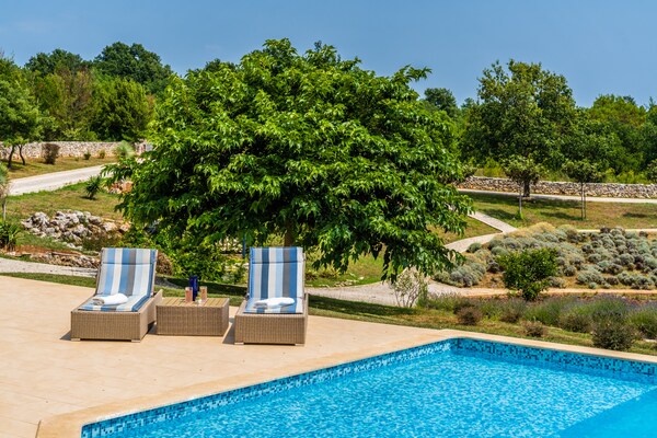 Foto van Villa in Filipana met verwarmd zwembad - Vakantiehuis in Filipana - PoolOfHouse