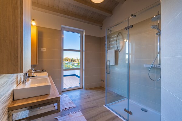 Foto van Villa in Filipana met verwarmd zwembad - Vakantiehuis in Filipana - BathRoom