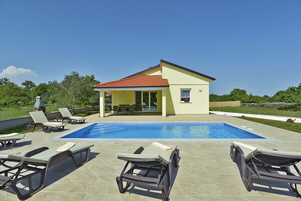 Foto van Villa in Marcana met zwembad en zeezicht - Vakantiehuis in MARČANA - ExteriorSummer