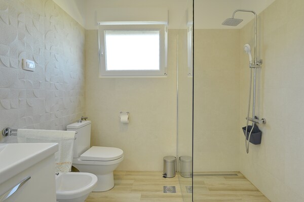 Foto van Villa in Marcana met zwembad en zeezicht - Vakantiehuis in MARČANA - BathRoom