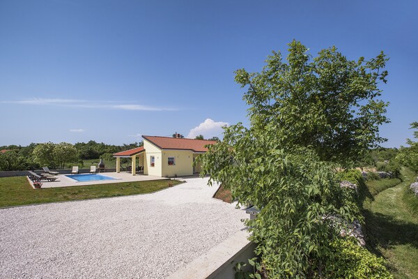 Foto van Villa in Marcana met zwembad en zeezicht - Vakantiehuis in MARČANA - ExteriorSummer
