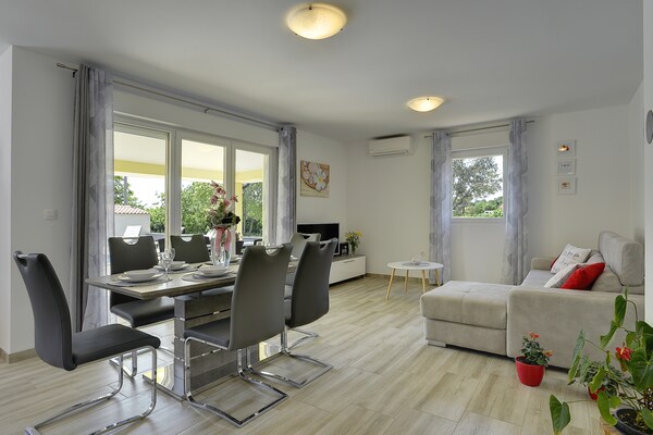 Foto van Villa in Marcana met zwembad en zeezicht - Vakantiehuis in MARČANA - LivingRoom