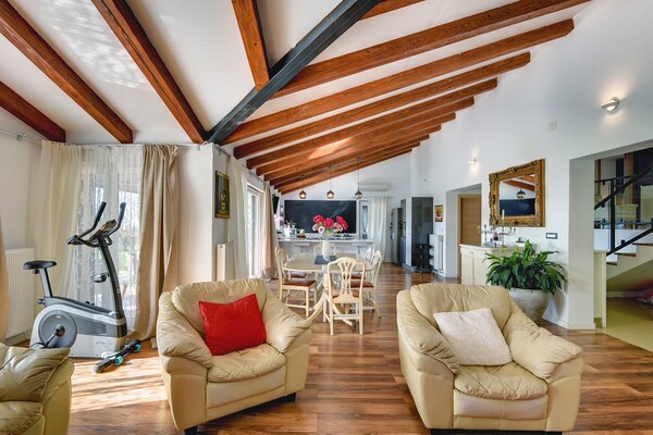 Foto van Villa in Rovinj met zwembad en jacuzzi - Vakantiehuis in Rovinjsko Selo - LivingRoom