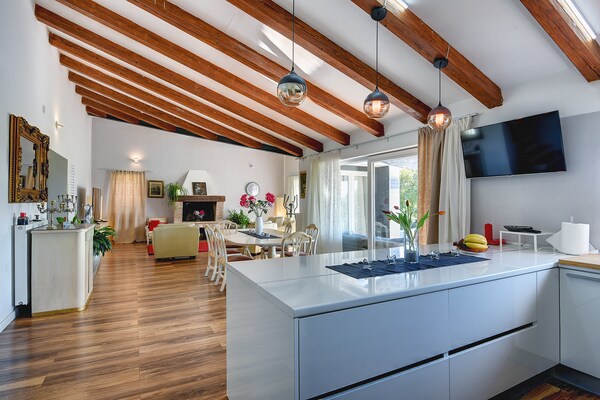 Foto van Villa in Rovinj met zwembad en jacuzzi - Vakantiehuis in Rovinjsko Selo - Kitchen