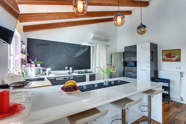 Foto van Villa in Rovinj met zwembad en jacuzzi - Vakantiehuis in Rovinjsko Selo - Kitchen